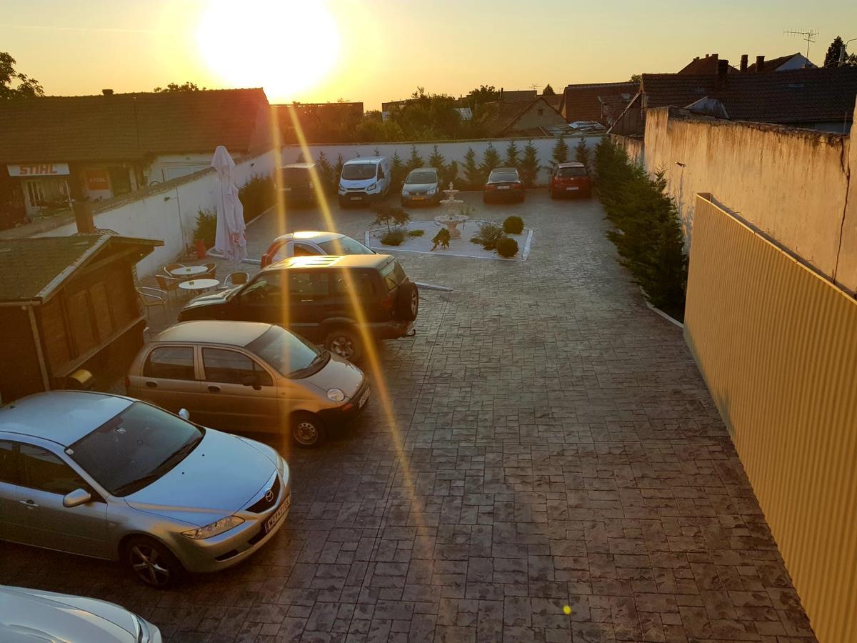 Pensiune Xe-Mar Arad Esterno foto